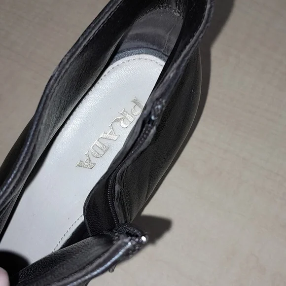 PRADA KITTEN HEEL LEATHER BOOTIES SIZE 39.5 - Picture 4 of 17